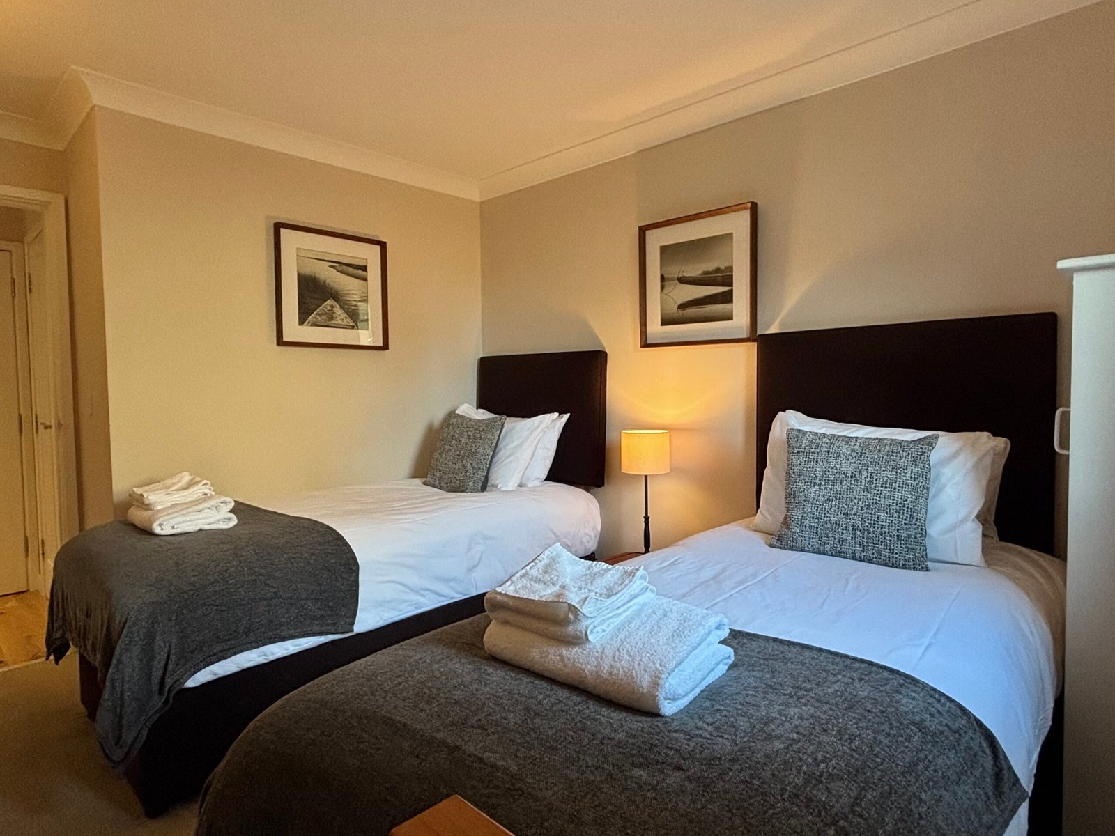 Cambridge Corporate Accommodation – Cherry Hinton | Urban Stay Looking-for-the-best-short-let-accommodation-in-Cambridge?-Book-this-Cambridge-Corporate-Accommodation.-Cheap-direct-rates