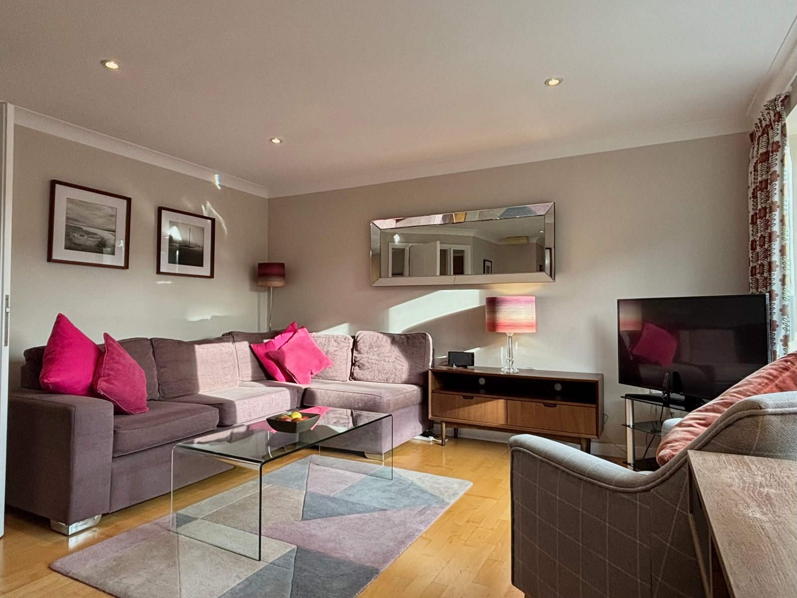 Cambridge Corporate Accommodation – Cherry Hinton | Urban Stay Looking-for-the-best-short-let-accommodation-in-Cambridge?-Book-this-Cambridge-Corporate-Accommodation.-Cheap-direct-rates