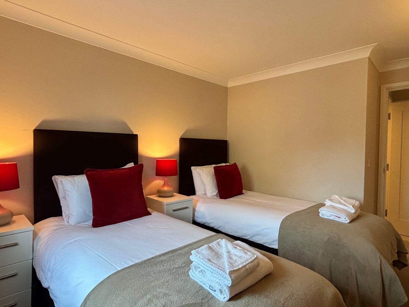 Cambridge Corporate Accommodation – Cherry Hinton | Urban Stay Looking-for-the-best-short-let-accommodation-in-Cambridge?-Book-this-Cambridge-Corporate-Accommodation.-Cheap-direct-rates