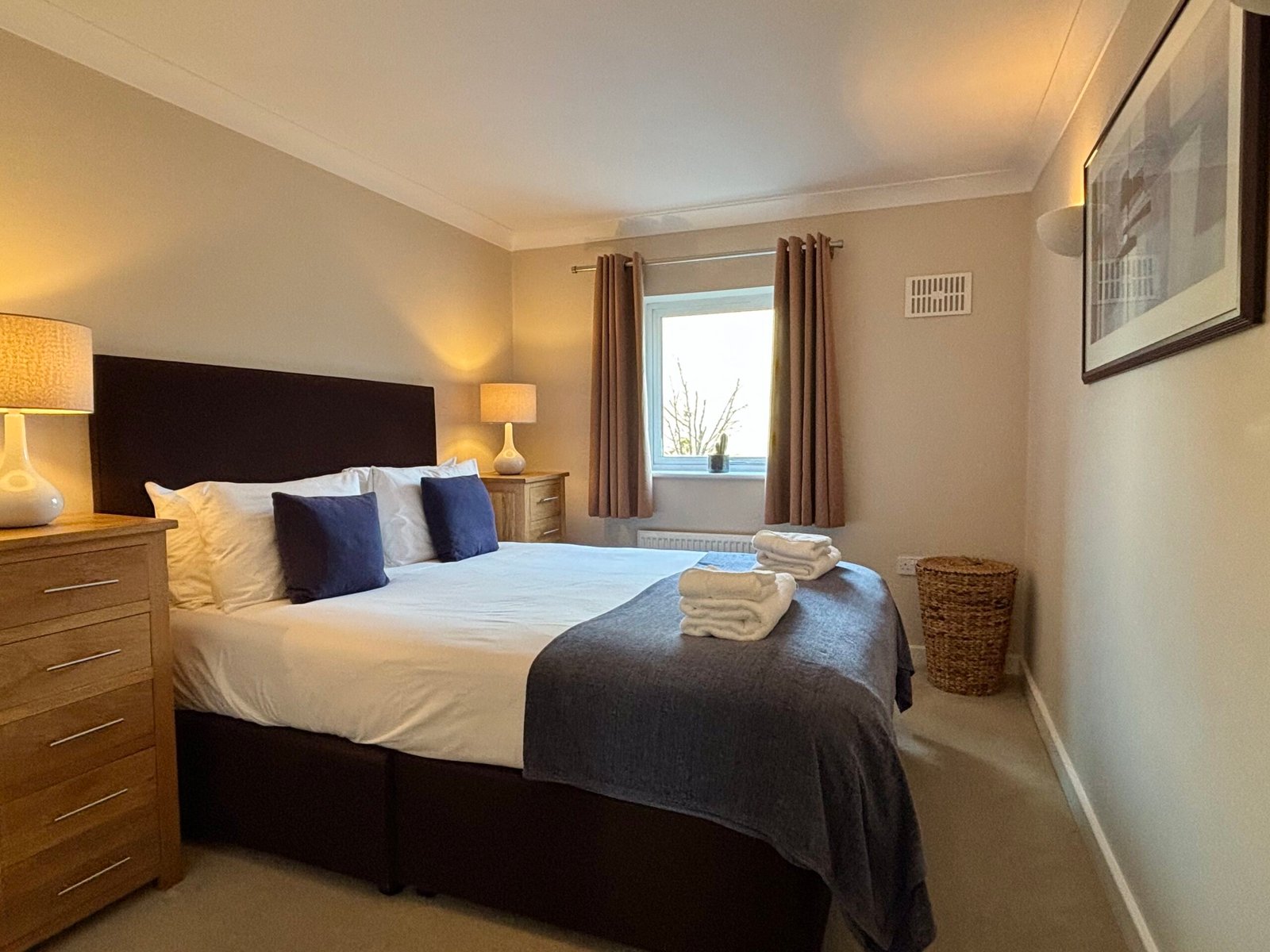 Cambridge Corporate Accommodation – Cherry Hinton | Urban Stay Looking-for-the-best-short-let-accommodation-in-Cambridge?-Book-this-Cambridge-Corporate-Accommodation.-Cheap-direct-rates