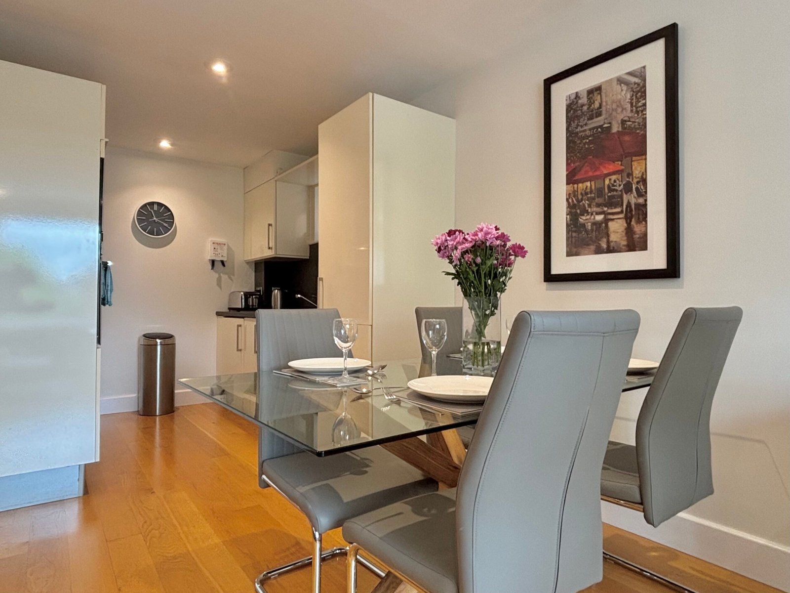 Petersfield Serviced Accommodation | Luxury Cambridge Stays Petersfield-serviced-accommodation-with-luxury-Cambridge-apartments,-parking,-WiFi,-self-catering-facilities-and-flexible-extended-stays.