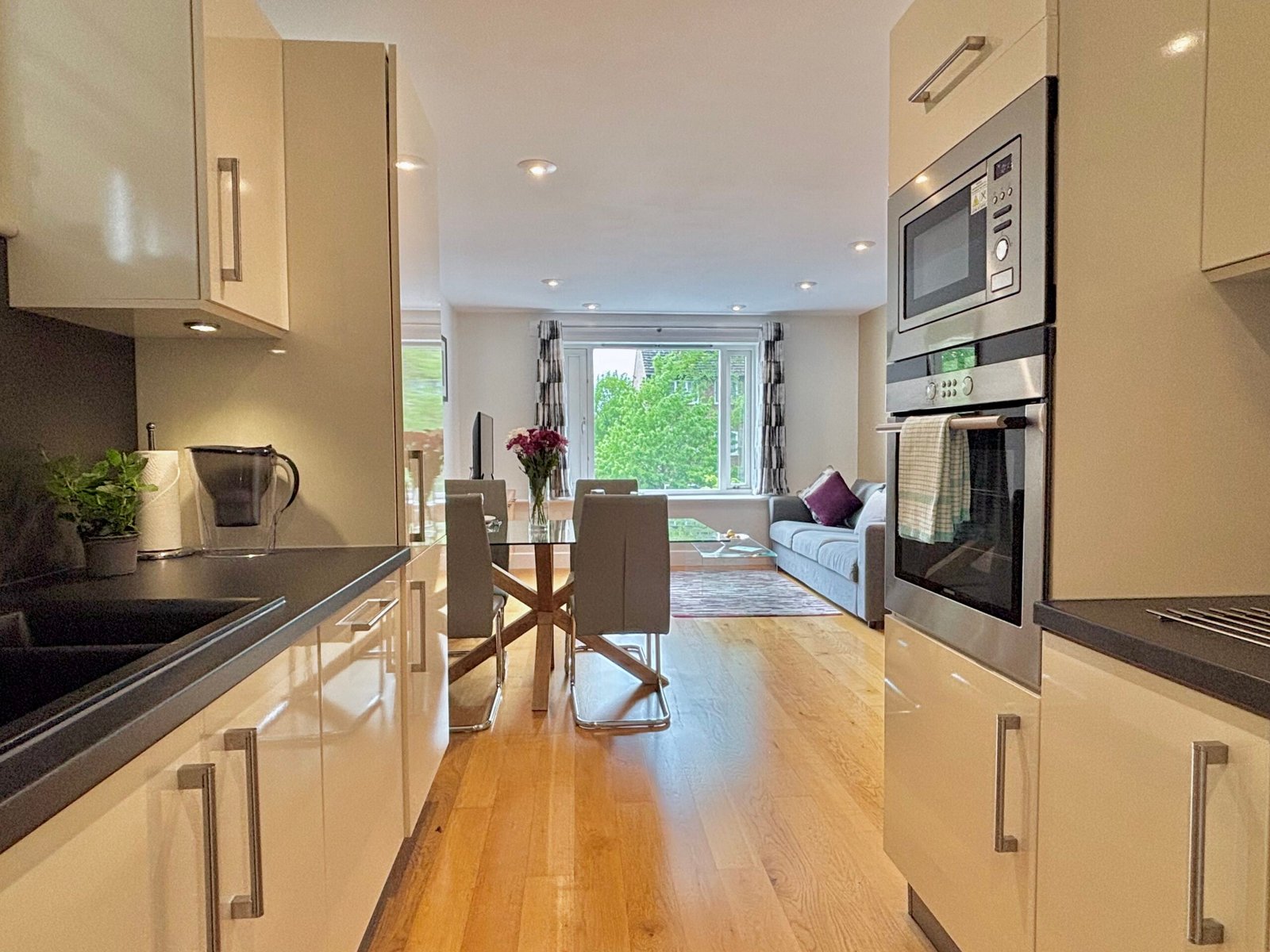 Petersfield Serviced Accommodation | Luxury Cambridge Stays Petersfield-serviced-accommodation-with-luxury-Cambridge-apartments,-parking,-WiFi,-self-catering-facilities-and-flexible-extended-stays.