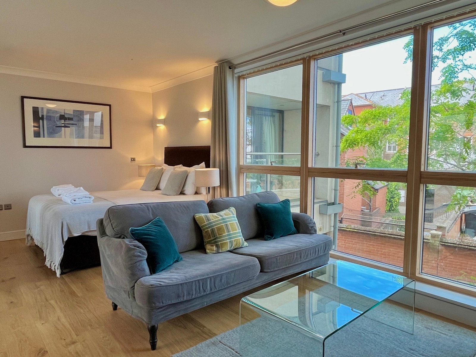 Petersfield Serviced Apartments – Wellington Street | Urban Stay Book-Petersfield-serviced-apartments-with-balconies,-kitchens,-WiFi,-and-easy-access-to-Cambridge-Station.Ideal-for-business-&-extended-stays.