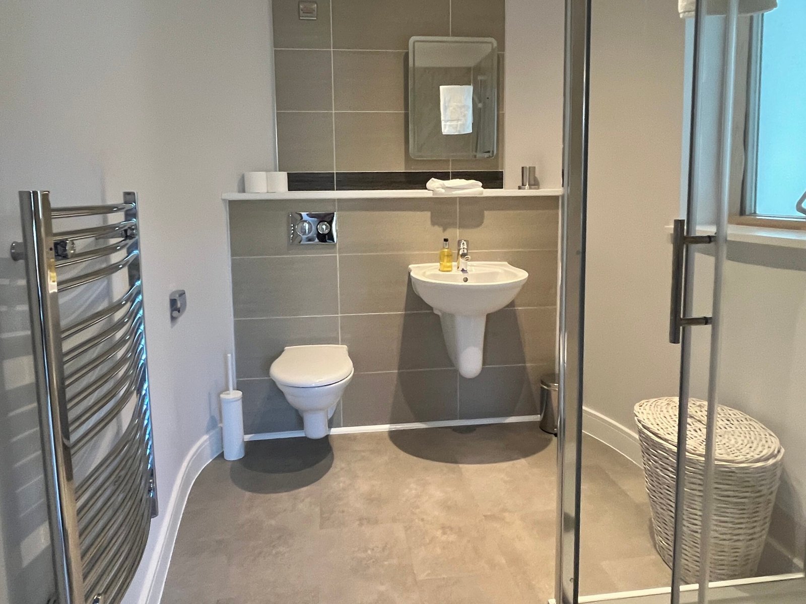 Petersfield Serviced Apartments – Wellington Street | Urban Stay Book-Petersfield-serviced-apartments-with-balconies,-kitchens,-WiFi,-and-easy-access-to-Cambridge-Station.Ideal-for-business-&-extended-stays.
