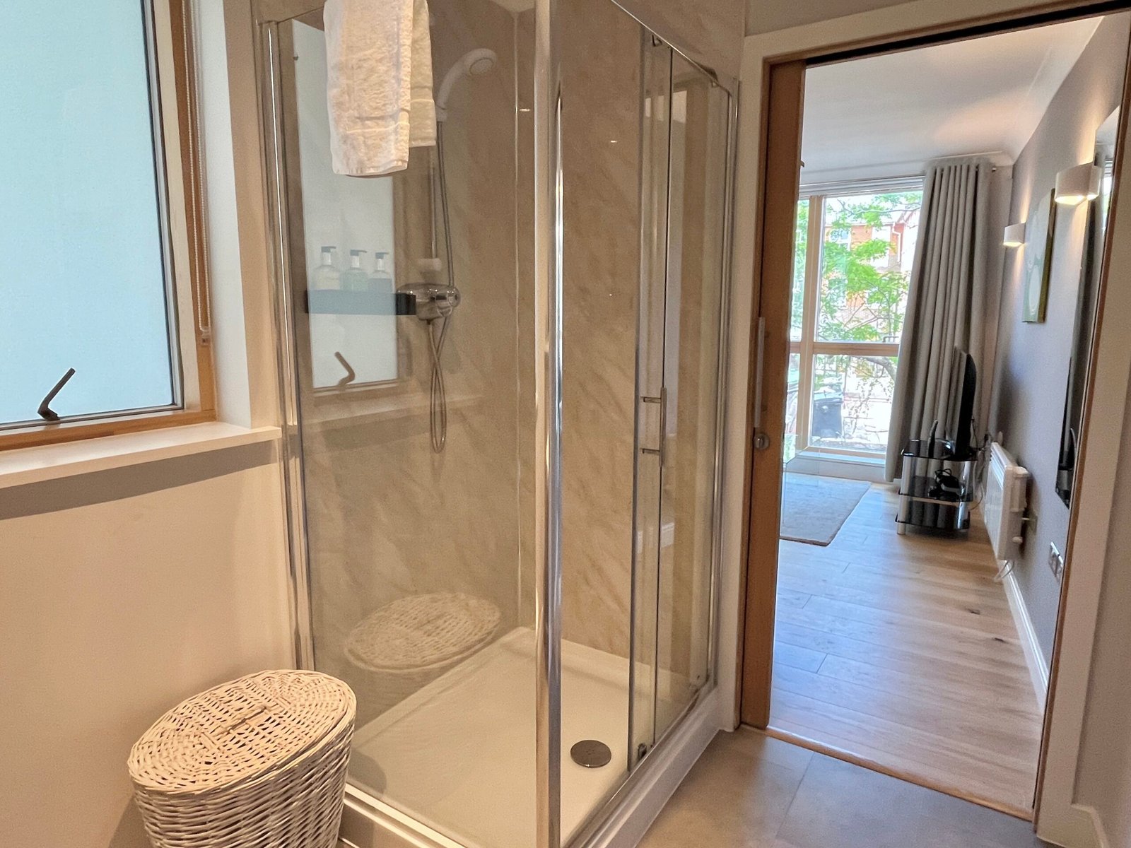 Petersfield Serviced Apartments – Wellington Street | Urban Stay Book-Petersfield-serviced-apartments-with-balconies,-kitchens,-WiFi,-and-easy-access-to-Cambridge-Station.Ideal-for-business-&-extended-stays.