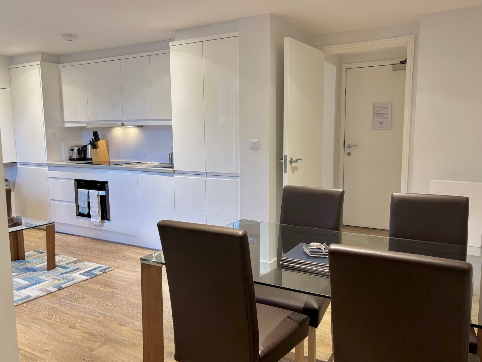 Holiday Rentals Cambridge – Jubilee House Serviced Apartments Book-furnished-Holiday-Rentals-Cambridge-for-1-week,-1-month-or-longer!-Our-short-let-apartments-are-near-university-and-tourist-sights.
