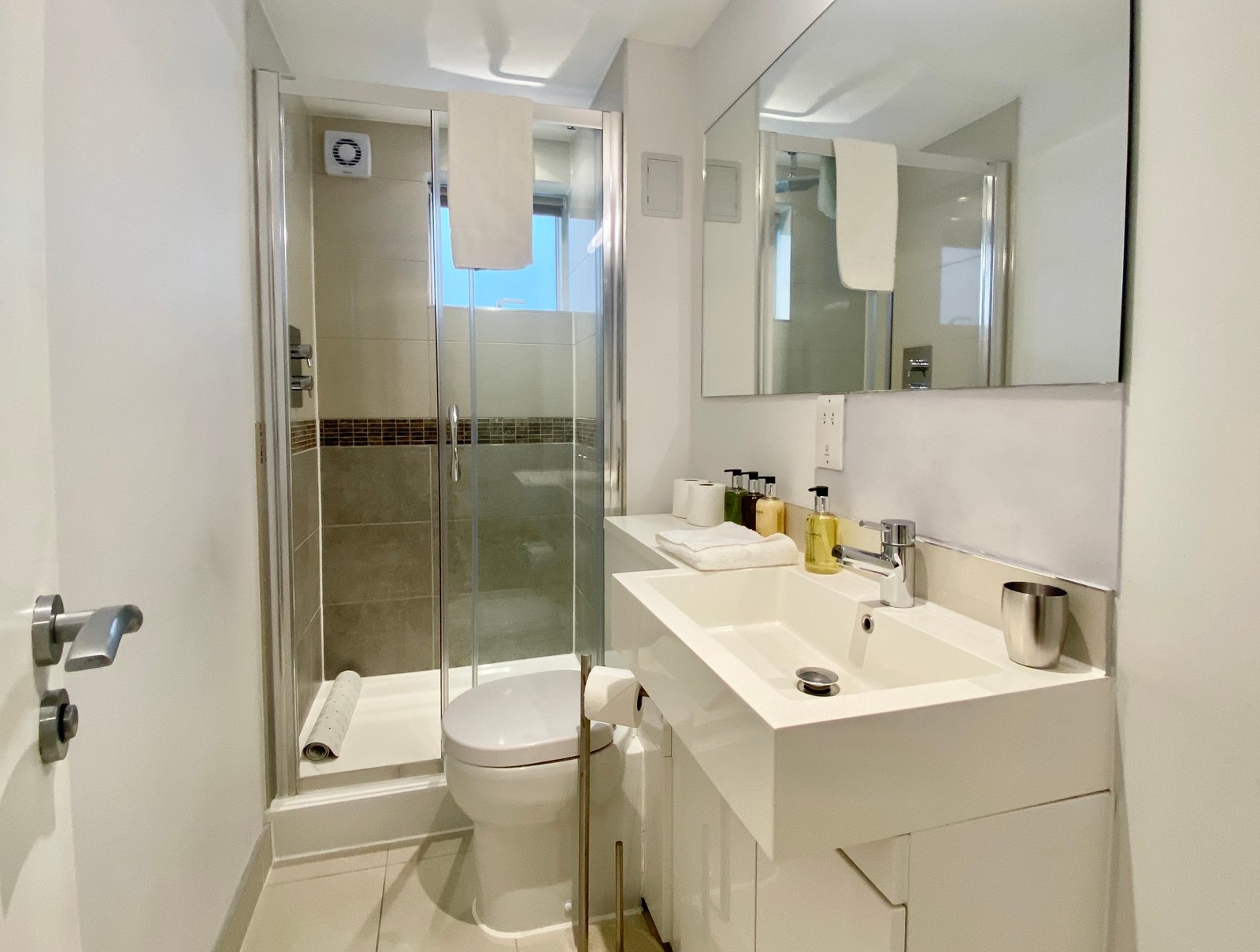 Holiday Rentals Cambridge – Jubilee House Serviced Apartments Book-furnished-Holiday-Rentals-Cambridge-for-1-week,-1-month-or-longer!-Our-short-let-apartments-are-near-university-and-tourist-sights.