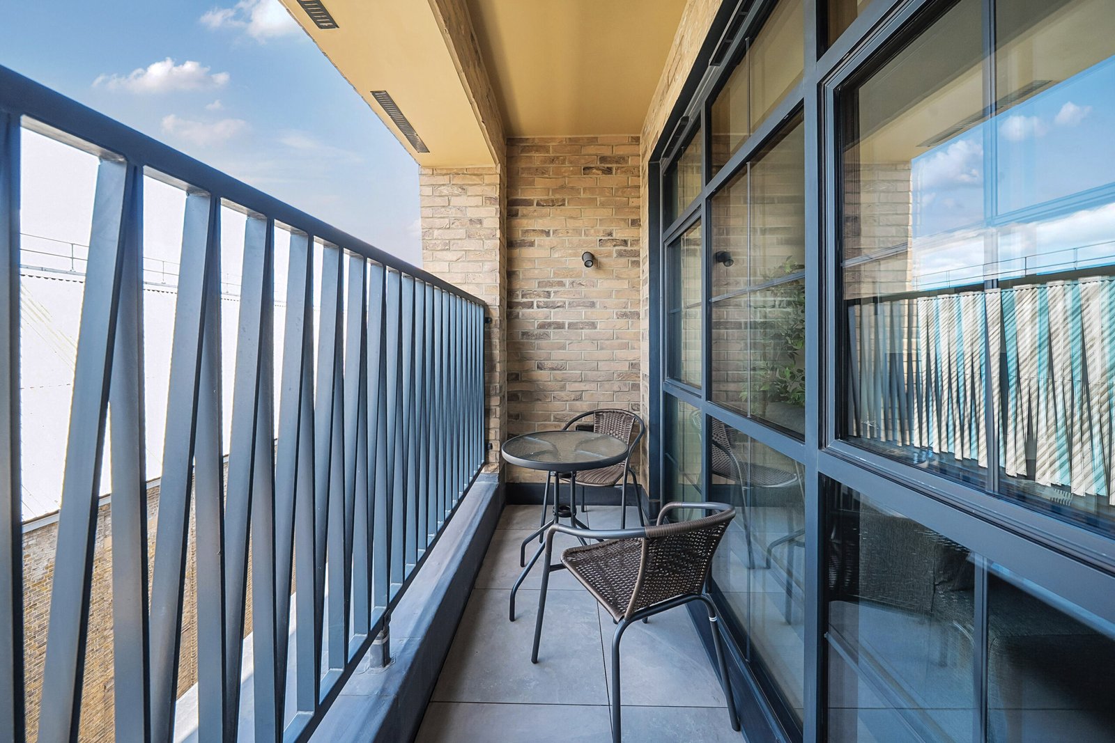 Corporate Accommodation near Canary Wharf London Corporate-accommodation-near-Canary-Wharf-with-stylish-apartments,-WiFi,-balconies-and-fast-links-across-East-and-Central-London.