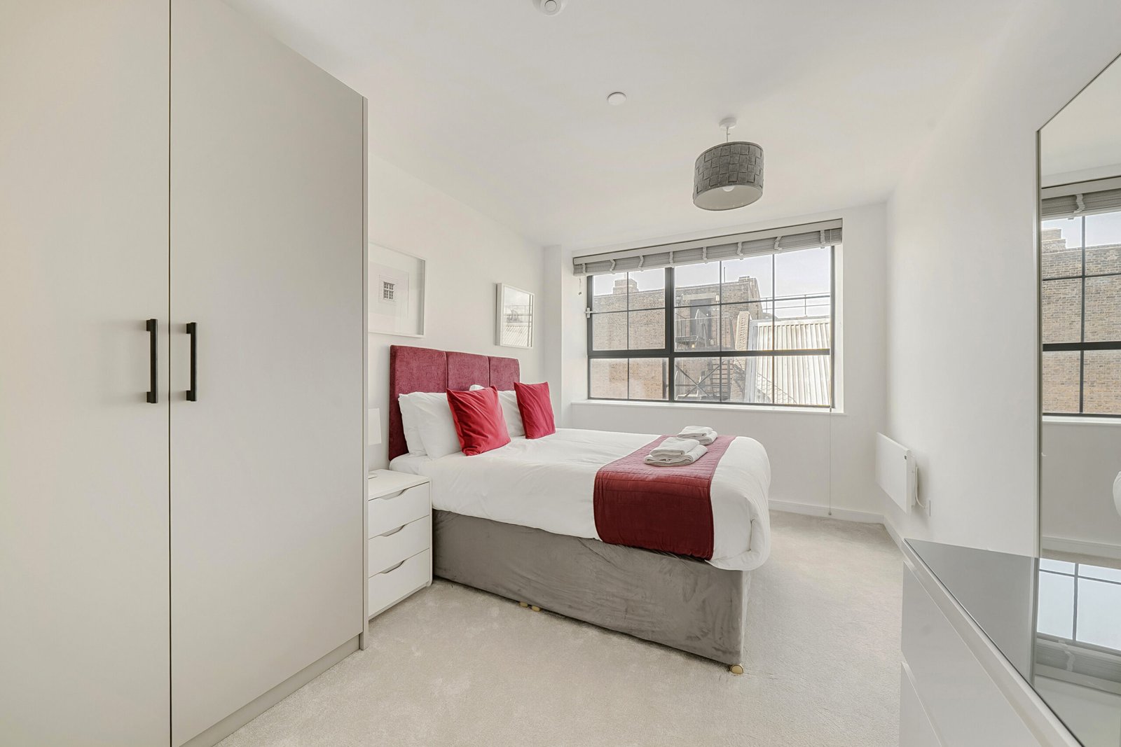 Corporate accommodation near Canary Wharf with stylish apartments, WiFi, balconies and fast links across East and Central London.