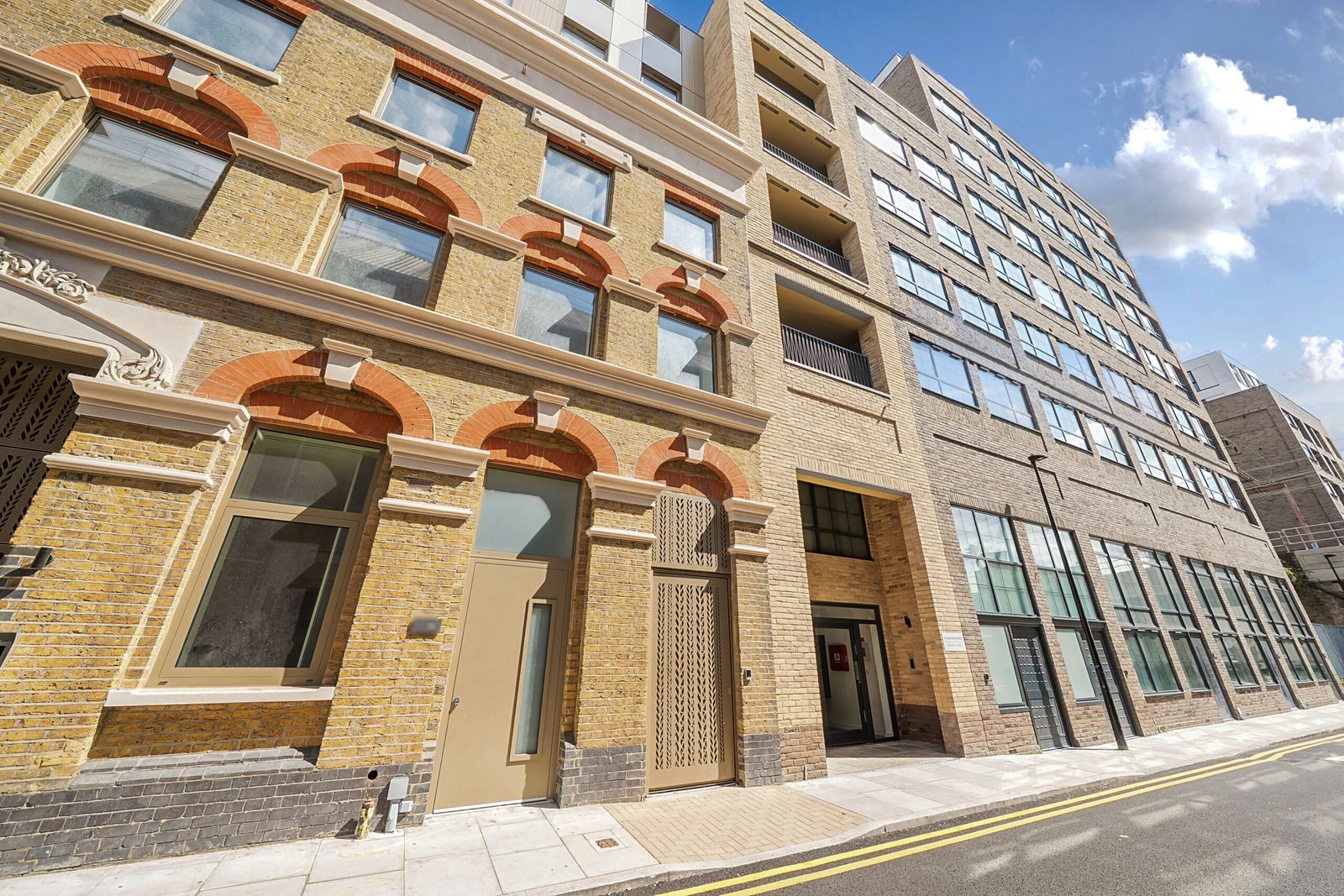 Corporate Accommodation near Canary Wharf London Corporate-accommodation-near-Canary-Wharf-with-stylish-apartments,-WiFi,-balconies-and-fast-links-across-East-and-Central-London.
