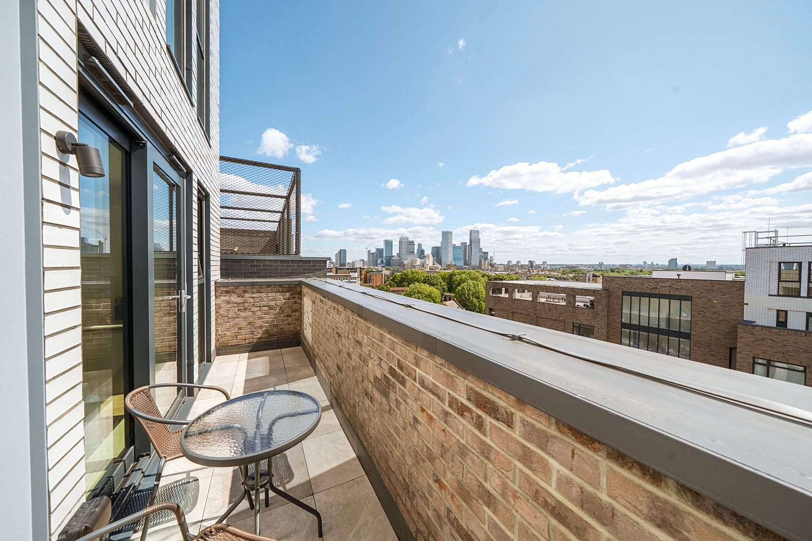 Corporate Accommodation near Canary Wharf London Corporate-accommodation-near-Canary-Wharf-with-stylish-apartments,-WiFi,-balconies-and-fast-links-across-East-and-Central-London.