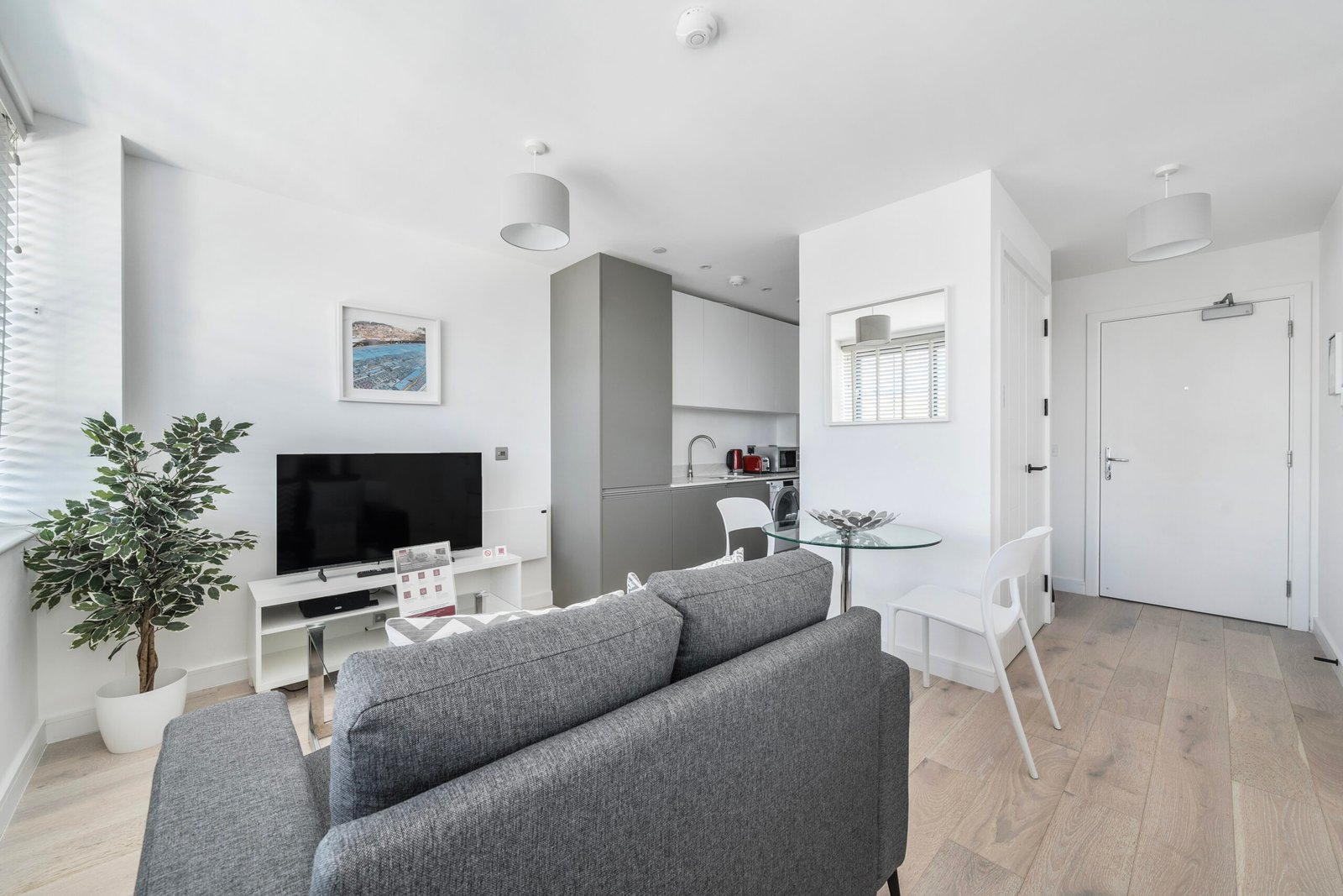 Corporate Accommodation near Canary Wharf London Corporate-accommodation-near-Canary-Wharf-with-stylish-apartments,-WiFi,-balconies-and-fast-links-across-East-and-Central-London.