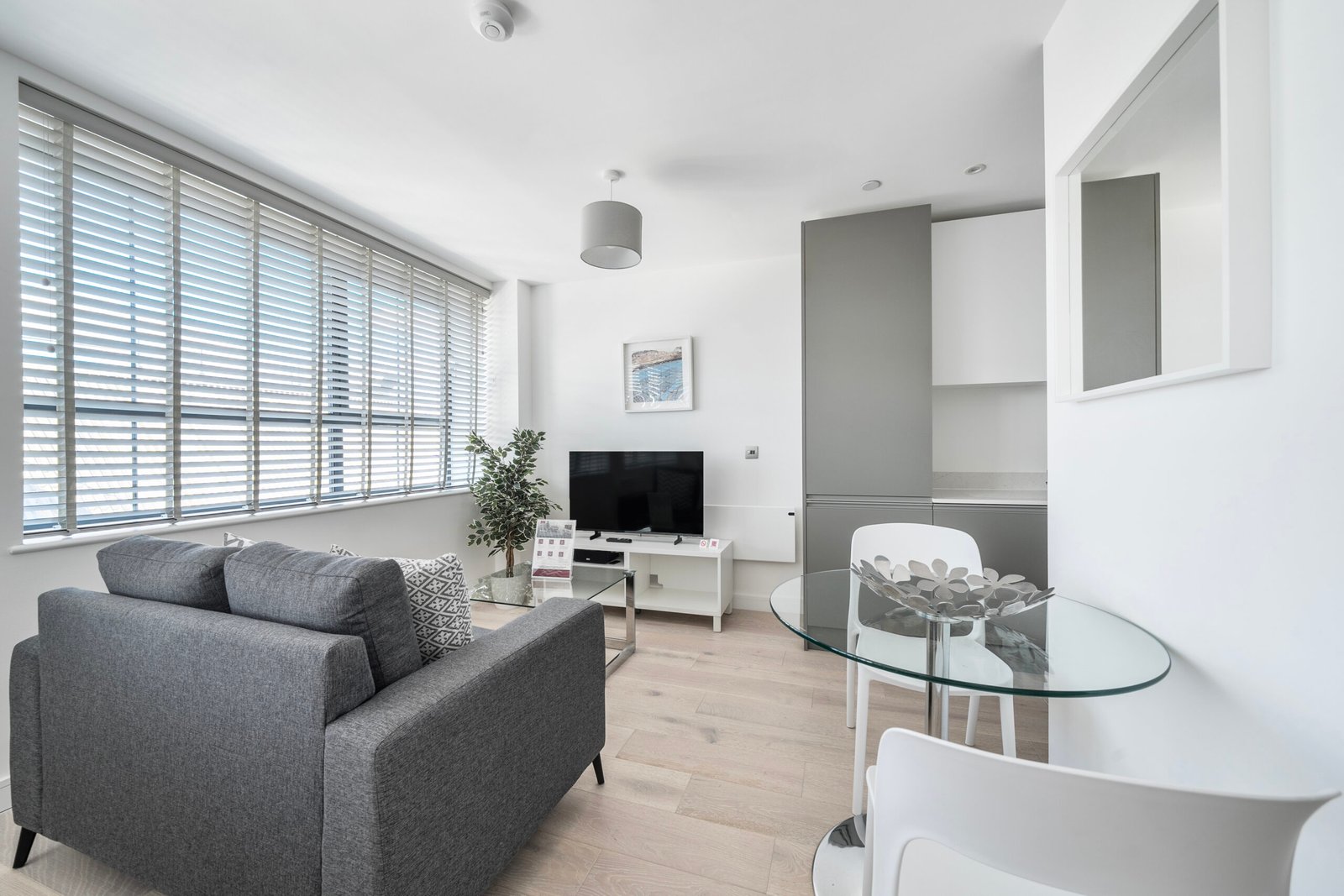 Corporate Accommodation near Canary Wharf London Corporate-accommodation-near-Canary-Wharf-with-stylish-apartments,-WiFi,-balconies-and-fast-links-across-East-and-Central-London.