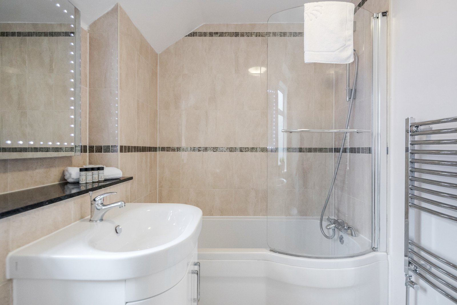 Lomond Bathroom – 1 Bed.2
