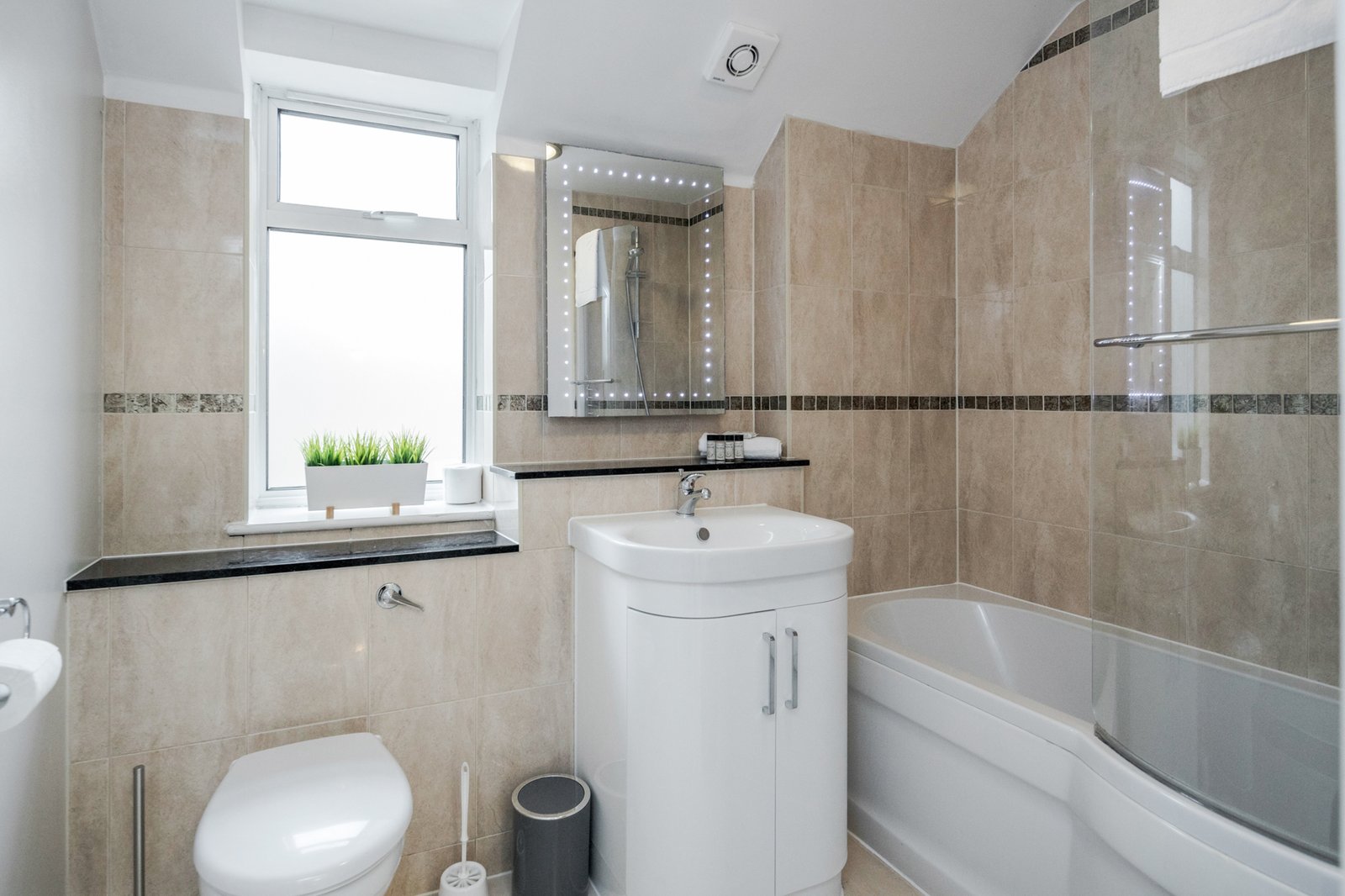 Lomond Bathroom – 1 Bed