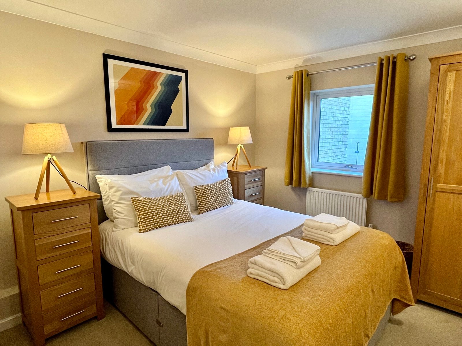 Cambridge Corporate Accommodation – Cherry Hinton | Urban Stay Looking-for-the-best-short-let-accommodation-in-Cambridge?-Book-this-Cambridge-Corporate-Accommodation.-Cheap-direct-rates