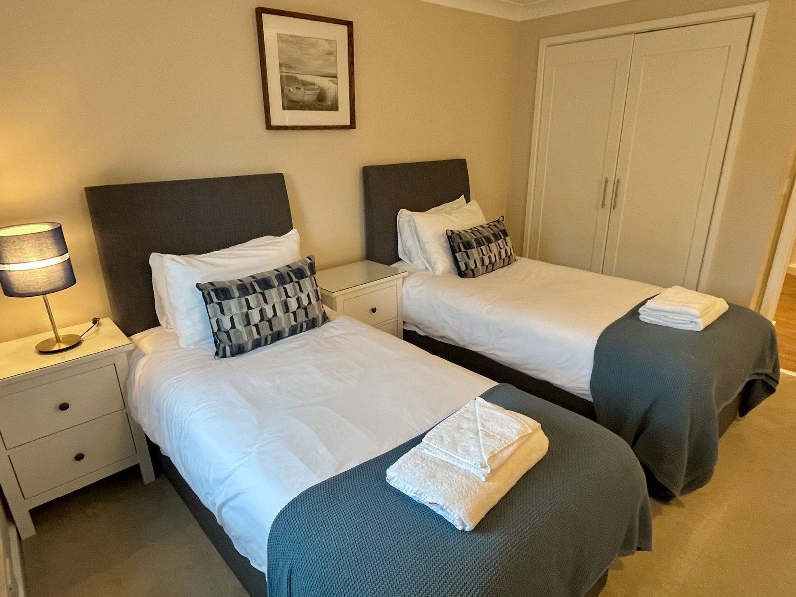 Cambridge Corporate Accommodation – Cherry Hinton | Urban Stay Looking-for-the-best-short-let-accommodation-in-Cambridge?-Book-this-Cambridge-Corporate-Accommodation.-Cheap-direct-rates