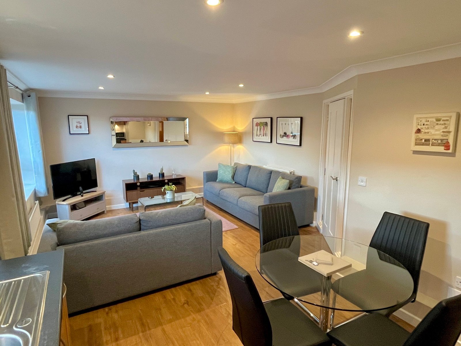 Cambridge Corporate Accommodation – Cherry Hinton | Urban Stay Looking-for-the-best-short-let-accommodation-in-Cambridge?-Book-this-Cambridge-Corporate-Accommodation.-Cheap-direct-rates
