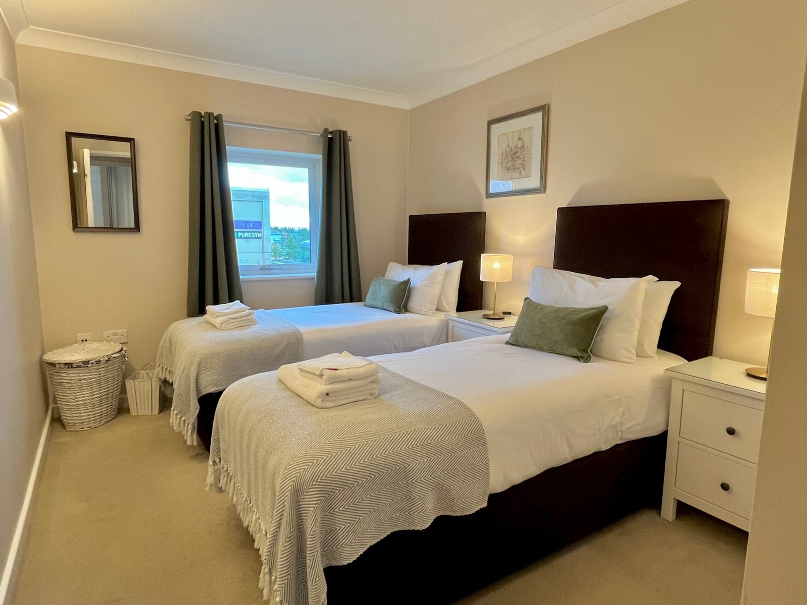 Cambridge Corporate Accommodation – Cherry Hinton | Urban Stay Looking-for-the-best-short-let-accommodation-in-Cambridge?-Book-this-Cambridge-Corporate-Accommodation.-Cheap-direct-rates
