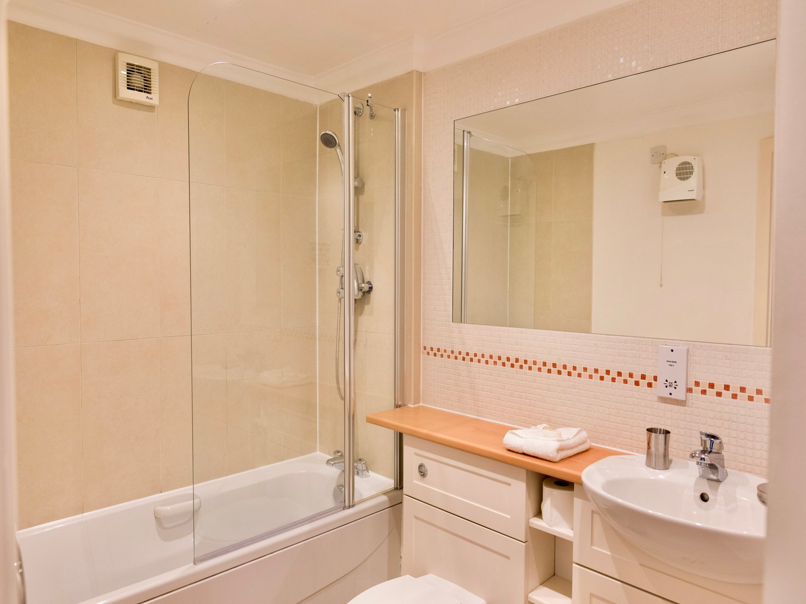 Arbury Serviced Apartments Cambridge | Short Let Accommodation Book-Arbury-Serviced-Apartments-at-Manor-House.-Ideal-short-let-apartments-in-Cambridgeshire-with-parking-near-Stansted-Airport-links.