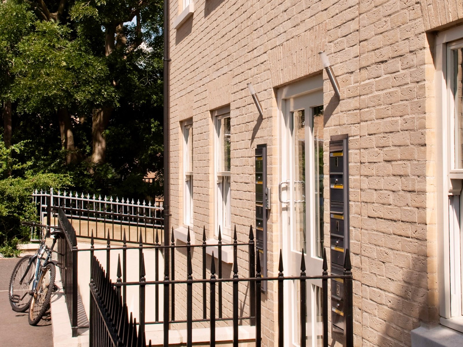 Arbury Serviced Apartments Cambridge | Short Let Accommodation Book-Arbury-Serviced-Apartments-at-Manor-House.-Ideal-short-let-apartments-in-Cambridgeshire-with-parking-near-Stansted-Airport-links.