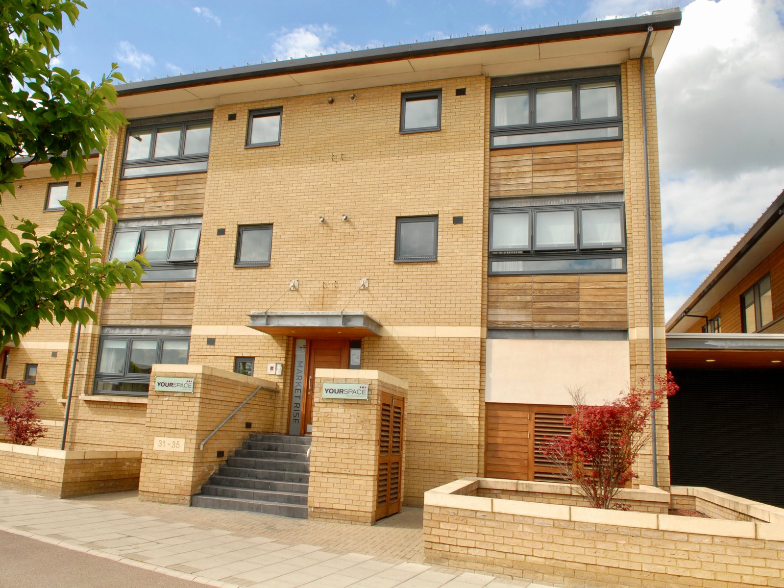 Cambridge Corporate Accommodation – Cherry Hinton | Urban Stay Looking-for-the-best-short-let-accommodation-in-Cambridge?-Book-this-Cambridge-Corporate-Accommodation.-Cheap-direct-rates