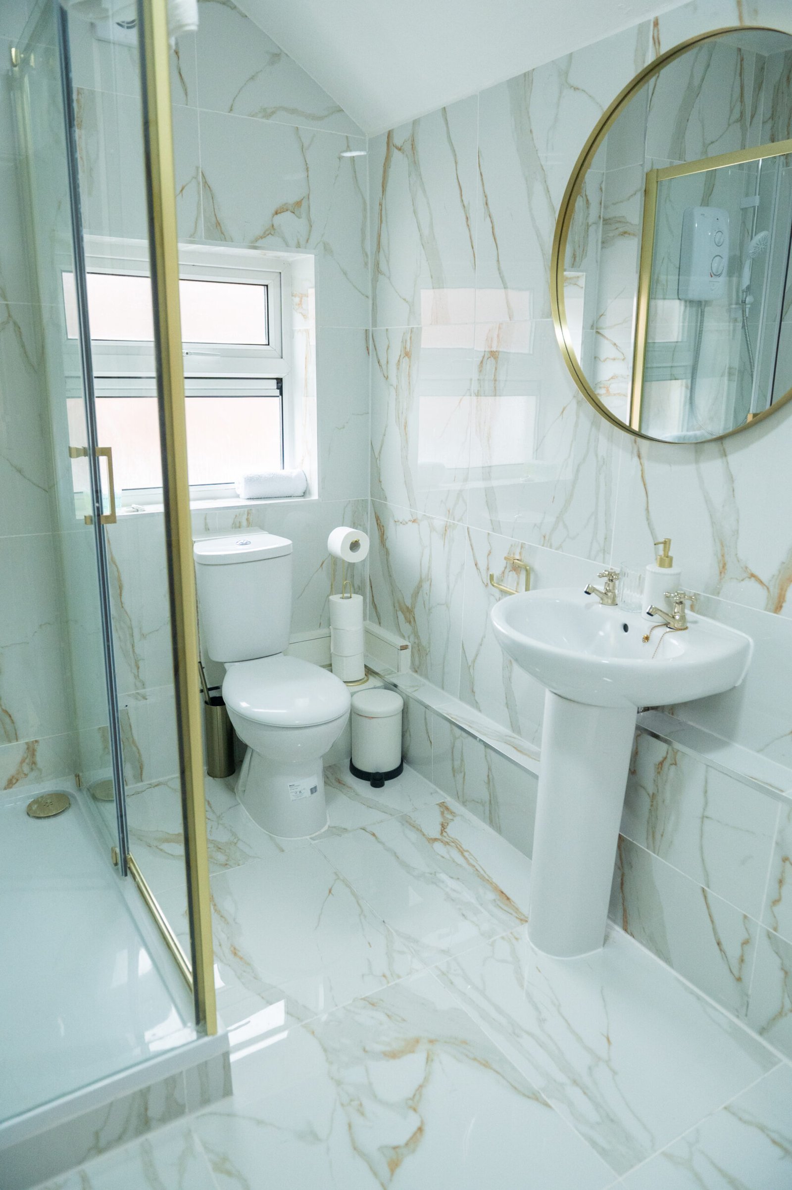 Short Term Accommodation Birmingham – Jewellery Quarter Flats Book-short-term-accommodation-Birmingham-with-this-3-bed-holiday-home-near-Jewellery-Quarter,-Birmingham-City-Centre-and-major-attractions.