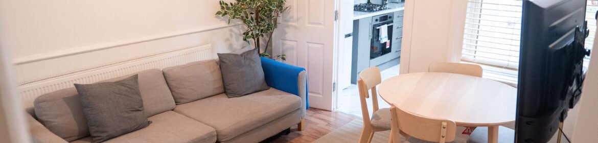 Book short term accommodation Birmingham with this 3-bed holiday home near Jewellery Quarter, Birmingham City Centre and major attractions.