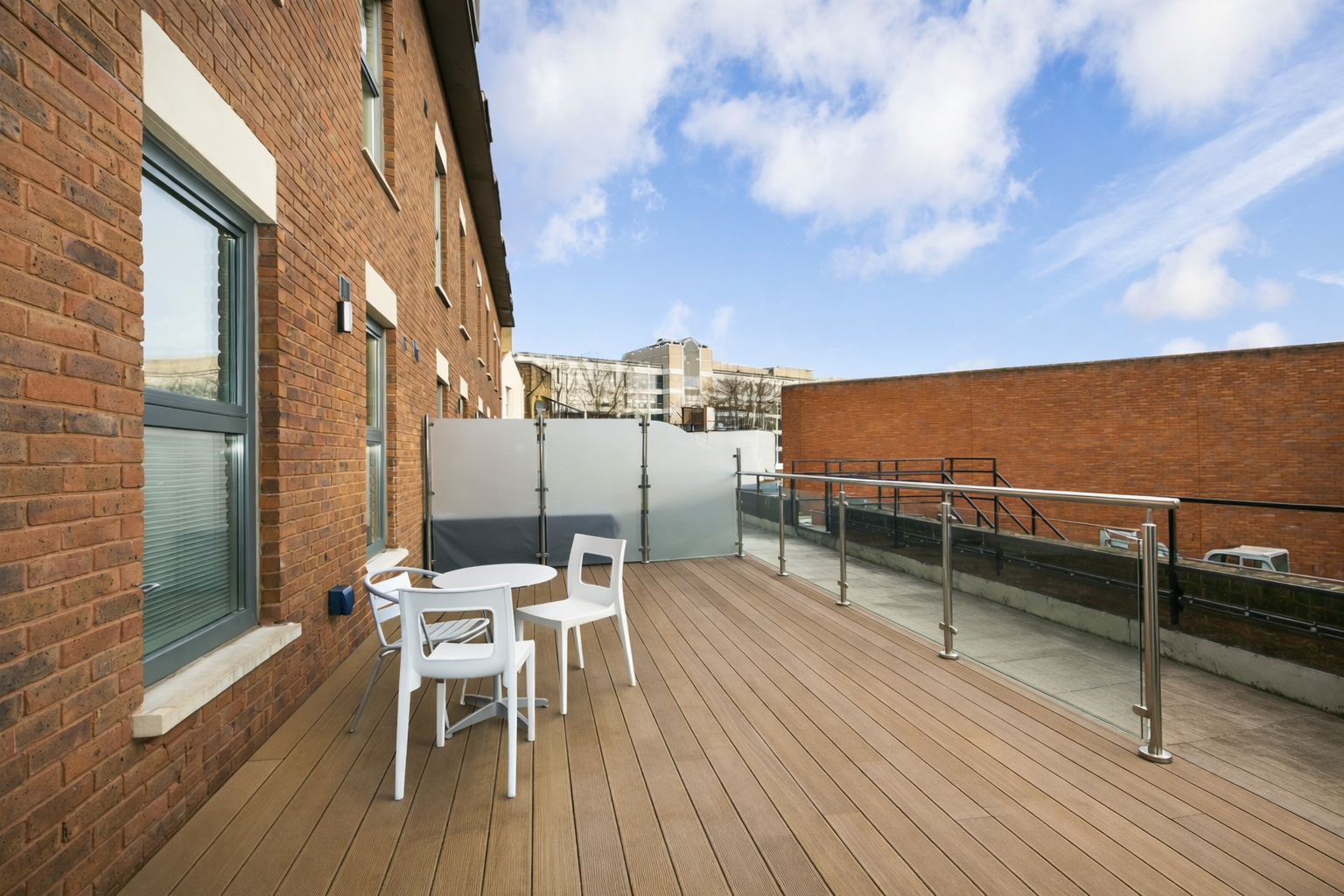 Quadrant 2 Bed – Decking