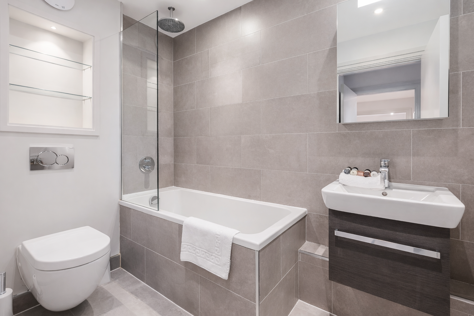 Quadrant 2 Bed – bathroom.2