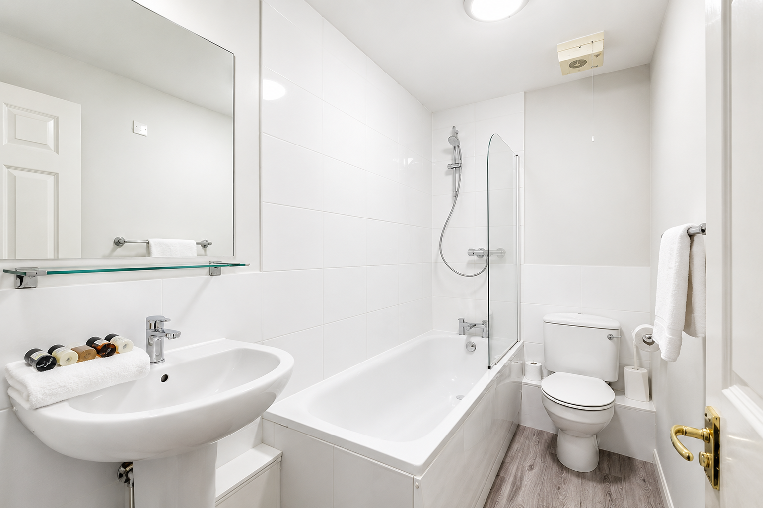 Kingston Corporate Apartments | Serviced Apartments Surrey Stay-in-Kingston-corporate-apartments-near-Kingston-Station.-Ideal-for-business-travel,-relocations,-self-catering-stays,-and-Surrey-holidays.