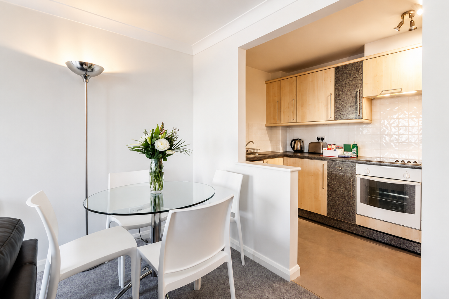 Kingston Corporate Apartments | Serviced Apartments Surrey Stay-in-Kingston-corporate-apartments-near-Kingston-Station.-Ideal-for-business-travel,-relocations,-self-catering-stays,-and-Surrey-holidays.