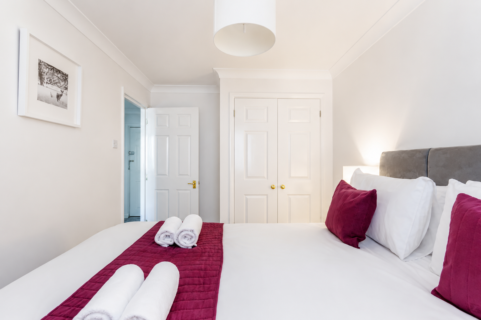 Kingston Corporate Apartments | Serviced Apartments Surrey Stay-in-Kingston-corporate-apartments-near-Kingston-Station.-Ideal-for-business-travel,-relocations,-self-catering-stays,-and-Surrey-holidays.