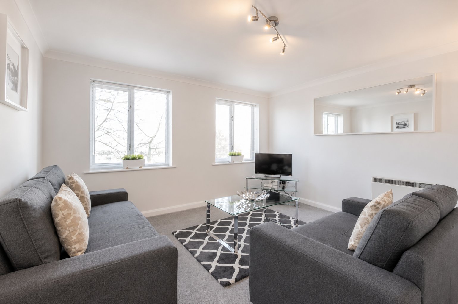Kingston Corporate Apartments | Serviced Apartments Surrey Stay-in-Kingston-corporate-apartments-near-Kingston-Station.-Ideal-for-business-travel,-relocations,-self-catering-stays,-and-Surrey-holidays.