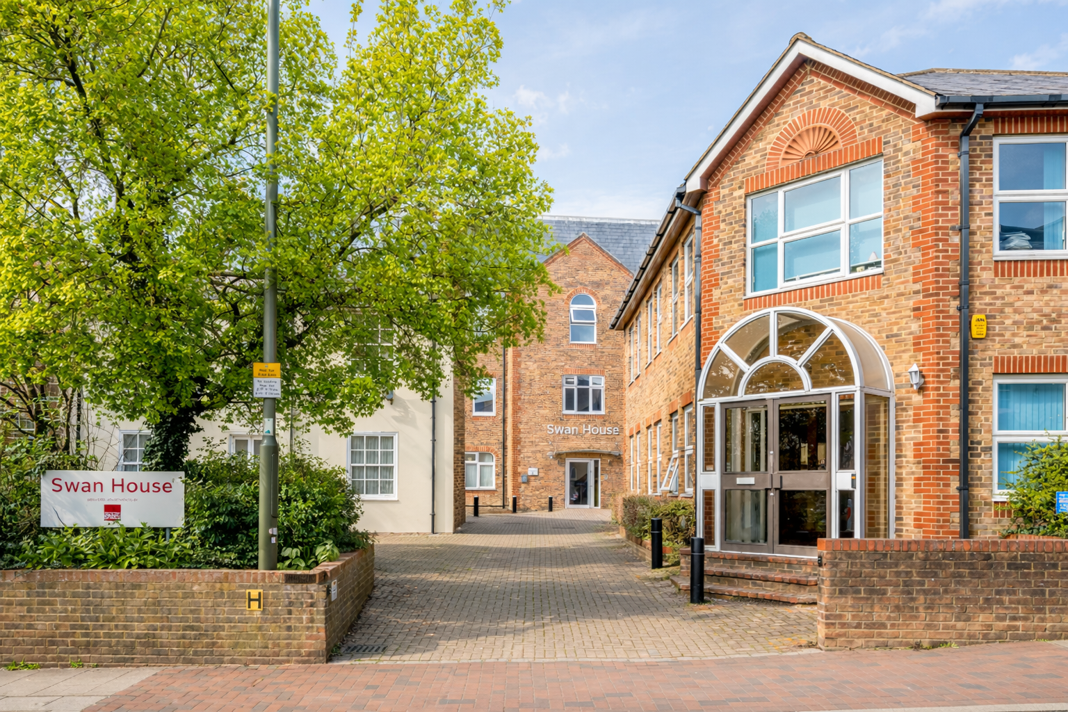 Furnished Apartments in Leatherhead – Holiday Rentals Surrey Book-furnished-apartments-in-Leatherhead-today.-Our-self-catering-holiday-accommodation-in-Surrey-is-available-for-weekly-or-monthly-rentals.