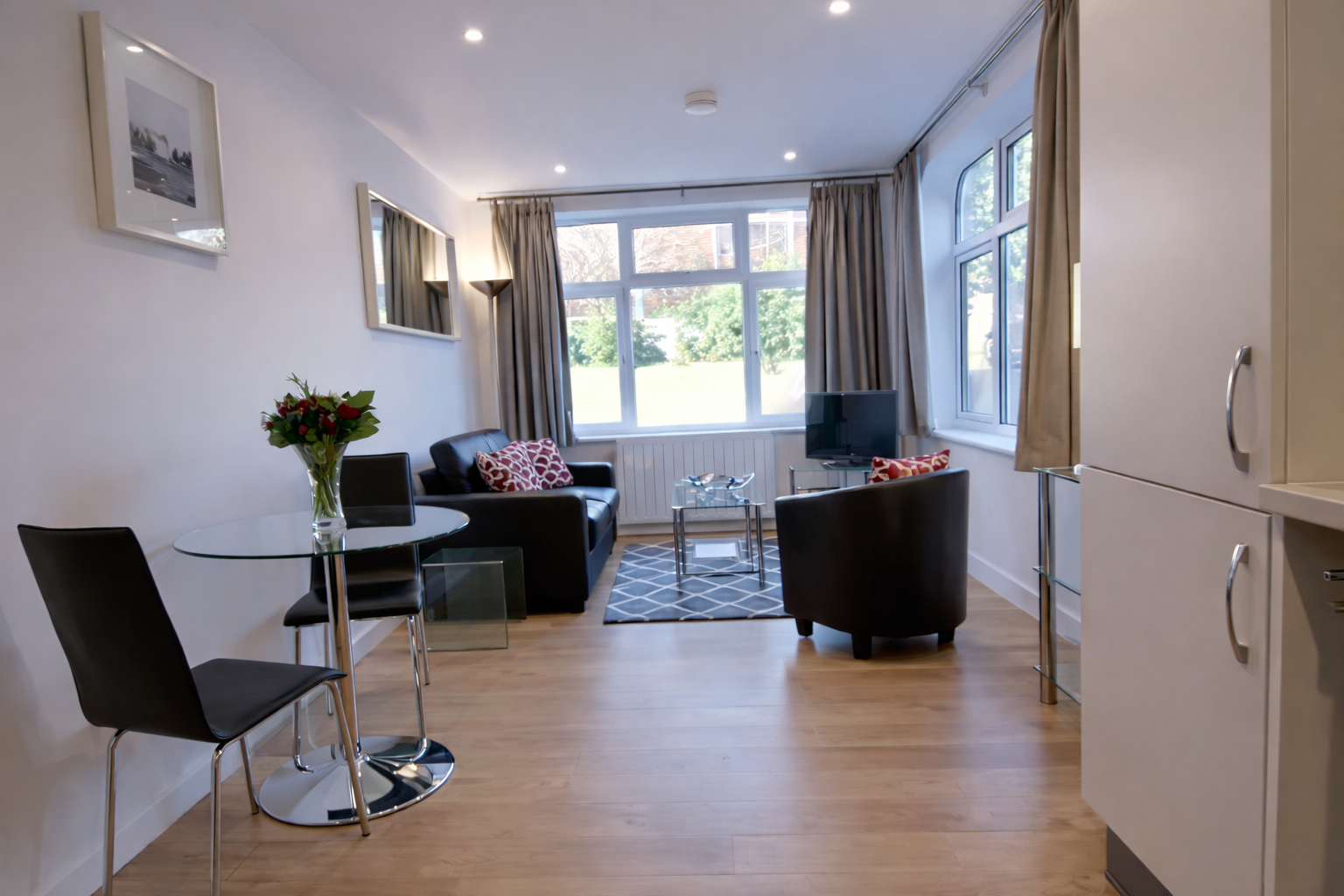 Furnished Apartments in Leatherhead – Holiday Rentals Surrey Book-furnished-apartments-in-Leatherhead-today.-Our-self-catering-holiday-accommodation-in-Surrey-is-available-for-weekly-or-monthly-rentals.