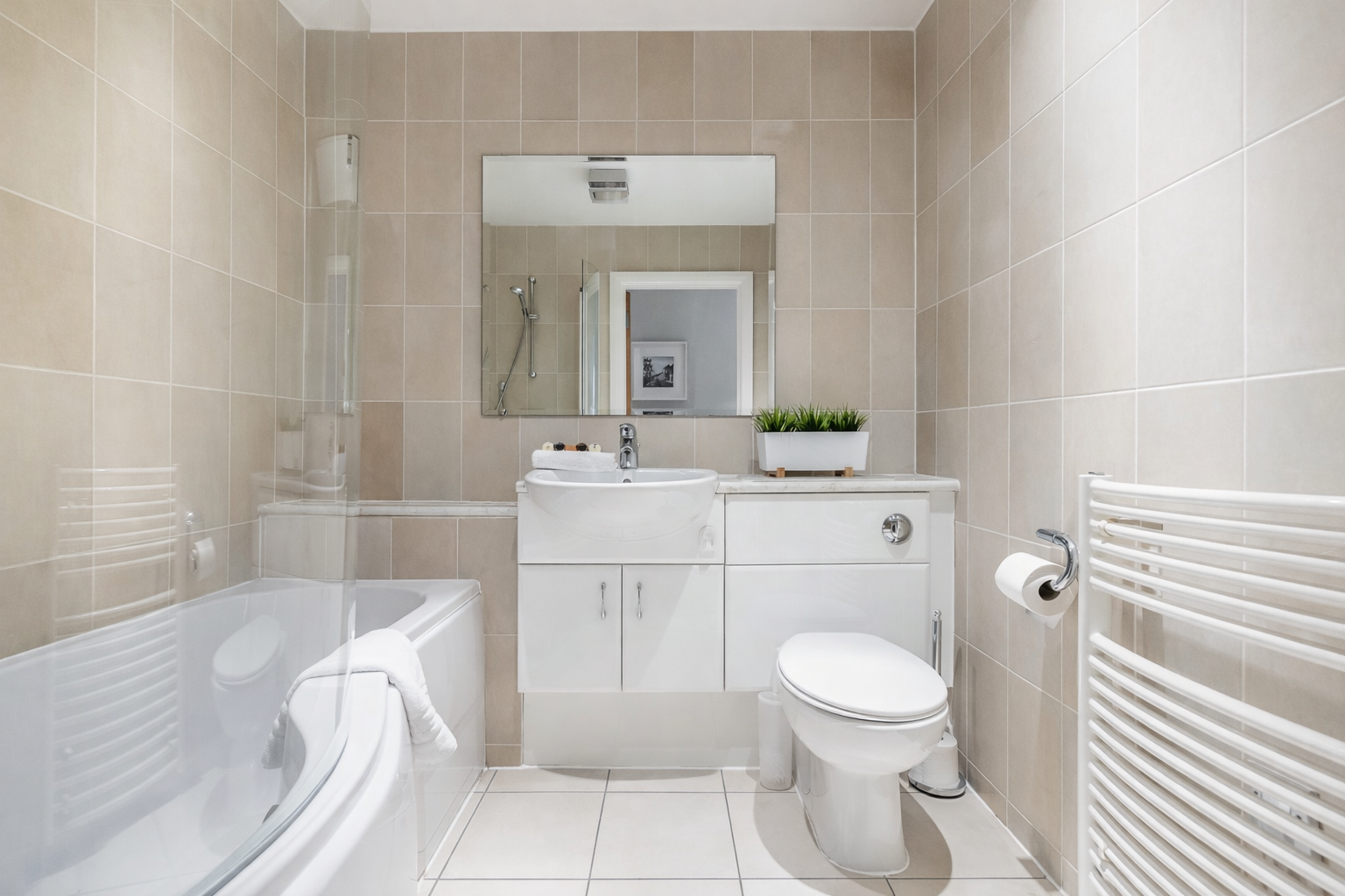 Serviced Apartments Staines – Thames Edge Short Lets UK Furnished-Serviced-Apartments-Staines-with-parking,-wifi,-all-bills-included.-Book-corporate-accommodation-in-West-London-with-Thames-views!