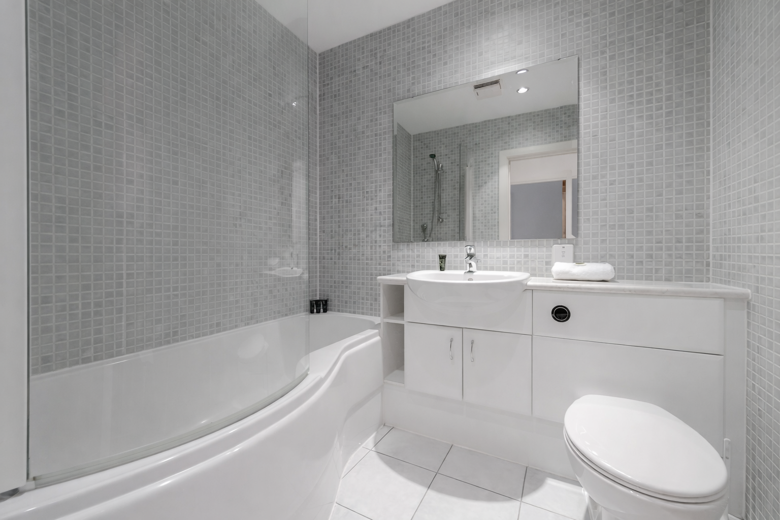 Serviced Apartments Staines – Thames Edge Short Lets UK Furnished-Serviced-Apartments-Staines-with-parking,-wifi,-all-bills-included.-Book-corporate-accommodation-in-West-London-with-Thames-views!