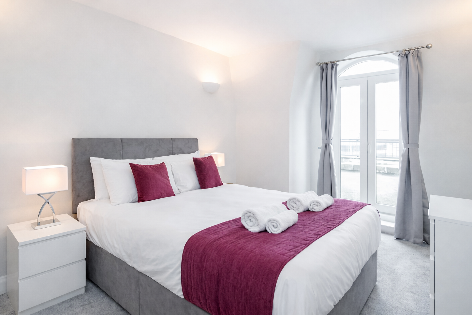 Serviced Apartments Staines – Thames Edge Short Lets UK Furnished-Serviced-Apartments-Staines-with-parking,-wifi,-all-bills-included.-Book-corporate-accommodation-in-West-London-with-Thames-views!