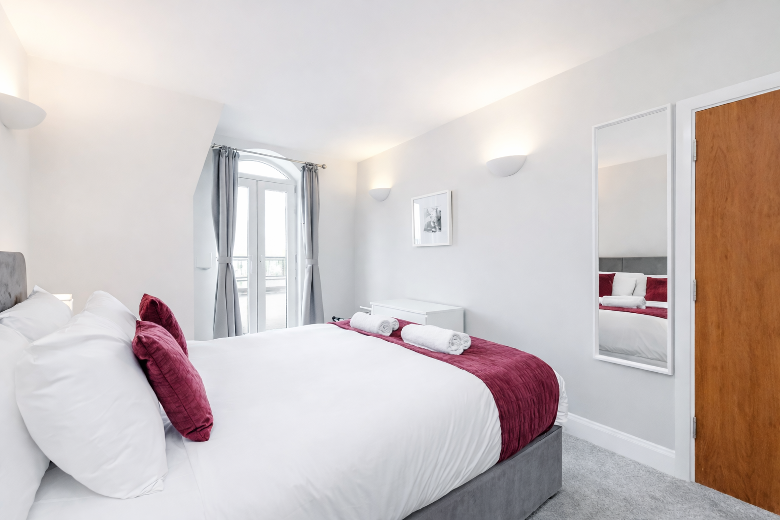 Serviced Apartments Staines – Thames Edge Short Lets UK Furnished-Serviced-Apartments-Staines-with-parking,-wifi,-all-bills-included.-Book-corporate-accommodation-in-West-London-with-Thames-views!