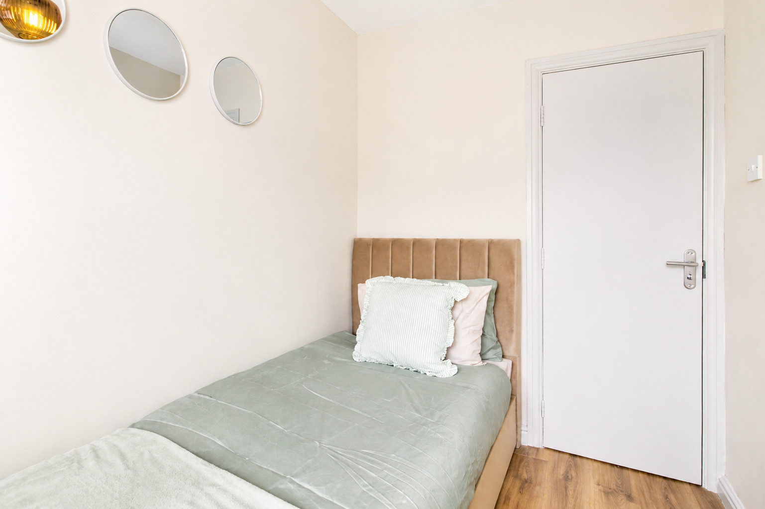 Holiday Homes Wembley London | Family & Group Stays Stay-in-holiday-homes-Wembley-London-near-Wembley-Stadium-and-Wembley-Central.-Ideal-for-families,-business-trips,-groups,-and-extended-stays.