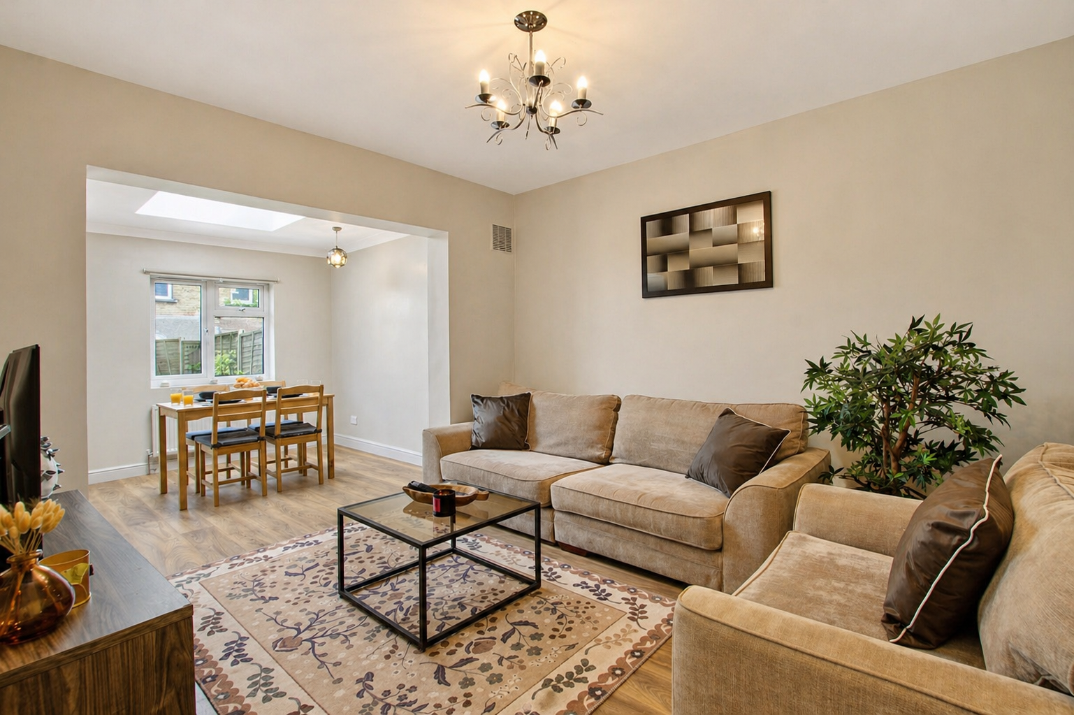 Holiday Homes Wembley London | Family & Group Stays Stay-in-holiday-homes-Wembley-London-near-Wembley-Stadium-and-Wembley-Central.-Ideal-for-families,-business-trips,-groups,-and-extended-stays.