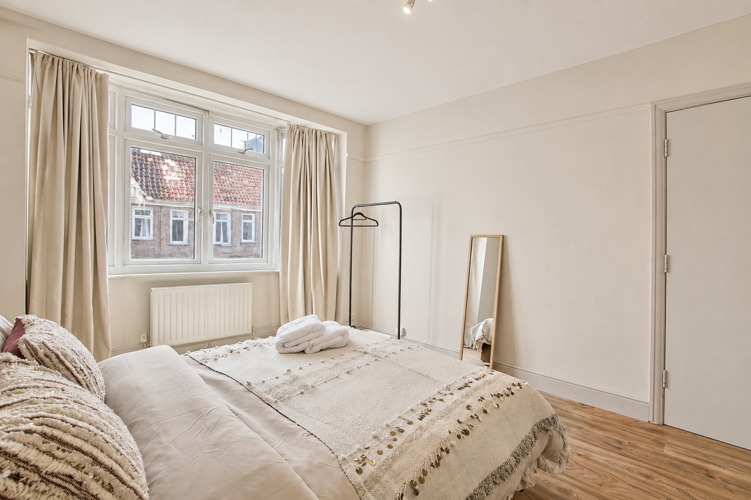 Holiday Homes Wembley London | Family & Group Stays Stay-in-holiday-homes-Wembley-London-near-Wembley-Stadium-and-Wembley-Central.-Ideal-for-families,-business-trips,-groups,-and-extended-stays.