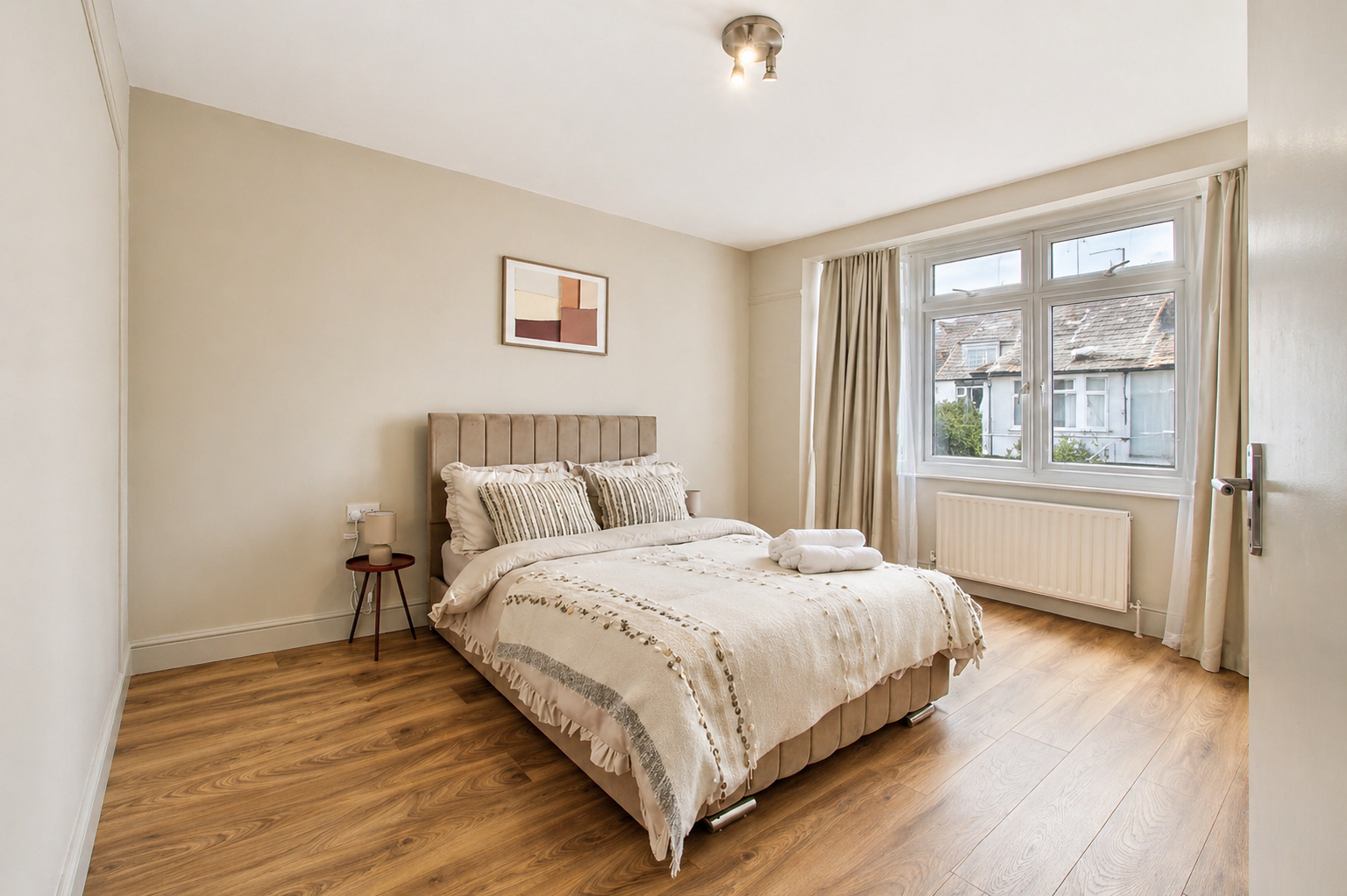 Holiday Homes Wembley London | Family & Group Stays Stay-in-holiday-homes-Wembley-London-near-Wembley-Stadium-and-Wembley-Central.-Ideal-for-families,-business-trips,-groups,-and-extended-stays.