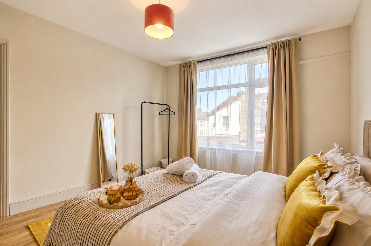 Holiday Homes Wembley London | Family & Group Stays Stay-in-holiday-homes-Wembley-London-near-Wembley-Stadium-and-Wembley-Central.-Ideal-for-families,-business-trips,-groups,-and-extended-stays.
