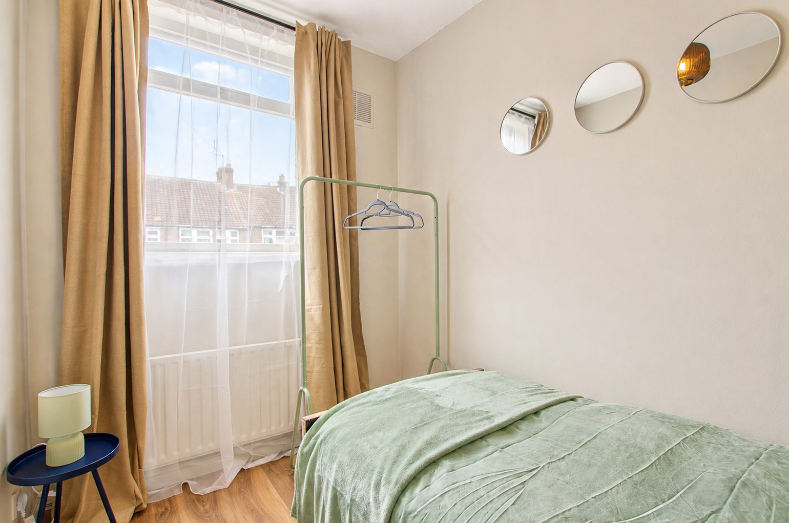Holiday Homes Wembley London | Family & Group Stays Stay-in-holiday-homes-Wembley-London-near-Wembley-Stadium-and-Wembley-Central.-Ideal-for-families,-business-trips,-groups,-and-extended-stays.