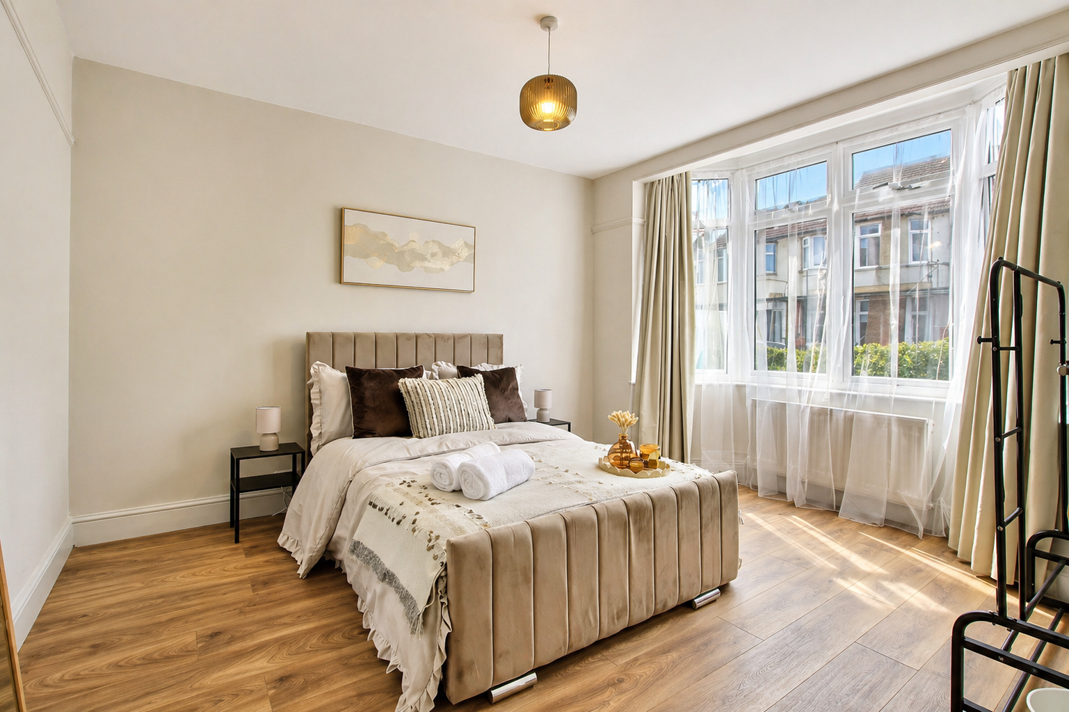Holiday Homes Wembley London | Family & Group Stays Stay-in-holiday-homes-Wembley-London-near-Wembley-Stadium-and-Wembley-Central.-Ideal-for-families,-business-trips,-groups,-and-extended-stays.