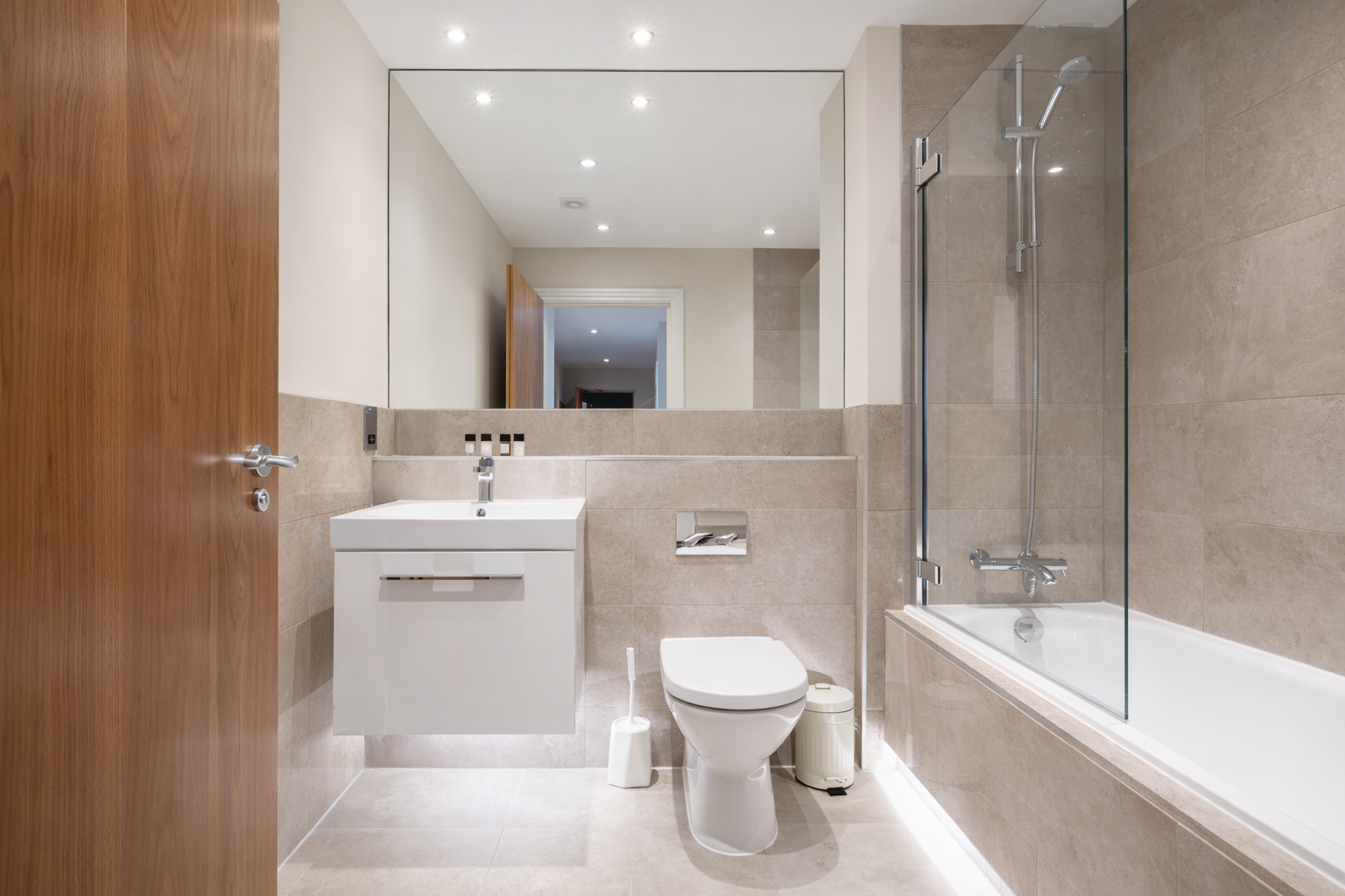 Holiday Apartments Surrey | Reigate Serviced Apartments Gatwick Book-holiday-apartments-Surrey-in-Reigate.-Luxury-serviced-apartments-near-Gatwick-Airport,-Reigate-Station-and-Surrey-business-hubs.