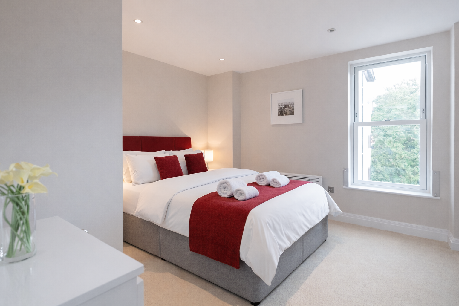 Holiday Apartments Surrey | Reigate Serviced Apartments Gatwick Book-holiday-apartments-Surrey-in-Reigate.-Luxury-serviced-apartments-near-Gatwick-Airport,-Reigate-Station-and-Surrey-business-hubs.