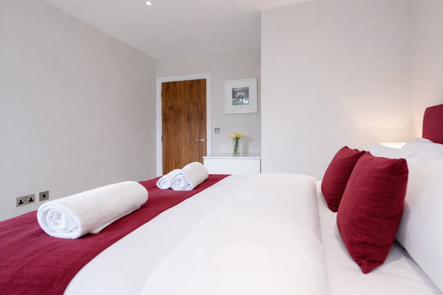 Holiday Apartments Surrey | Reigate Serviced Apartments Gatwick Book-holiday-apartments-Surrey-in-Reigate.-Luxury-serviced-apartments-near-Gatwick-Airport,-Reigate-Station-and-Surrey-business-hubs.